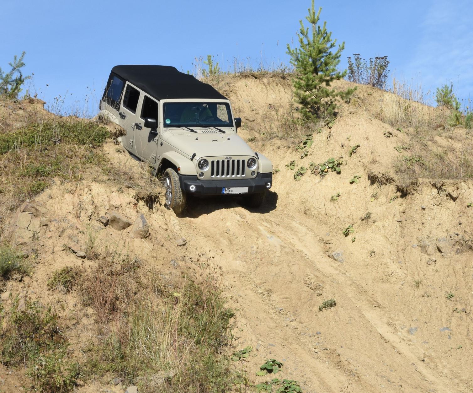 Klicke auf die Grafik für eine vergrößerte Ansicht

Name: Jeep1.jpg
Ansichten: 214
Größe: 353,9 KB
ID: 434606