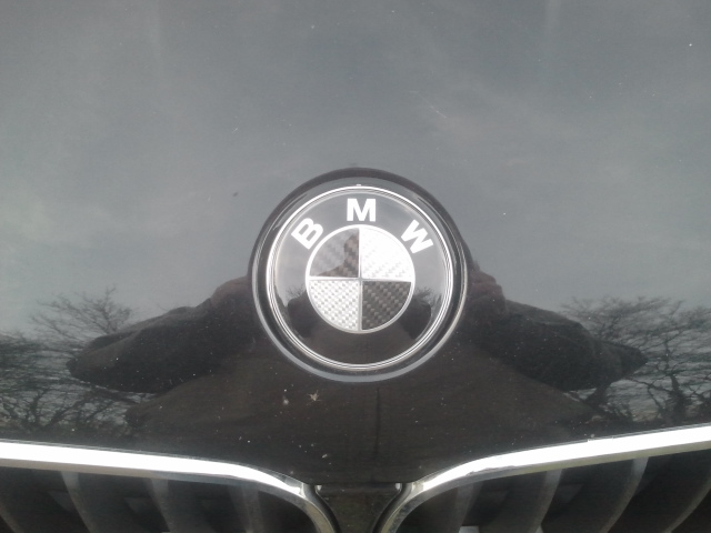 Rückrüstung auf vFL. BMW Embleme in carbon schwarz statt blau
