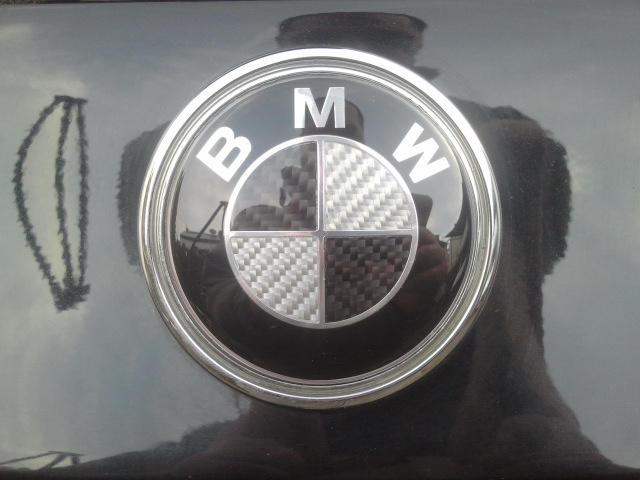 Umbauanleitung Carbon Emblem hinten / schwarz-weiss - BMW X3 FORUM