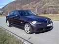 BMW 325xi im Grund